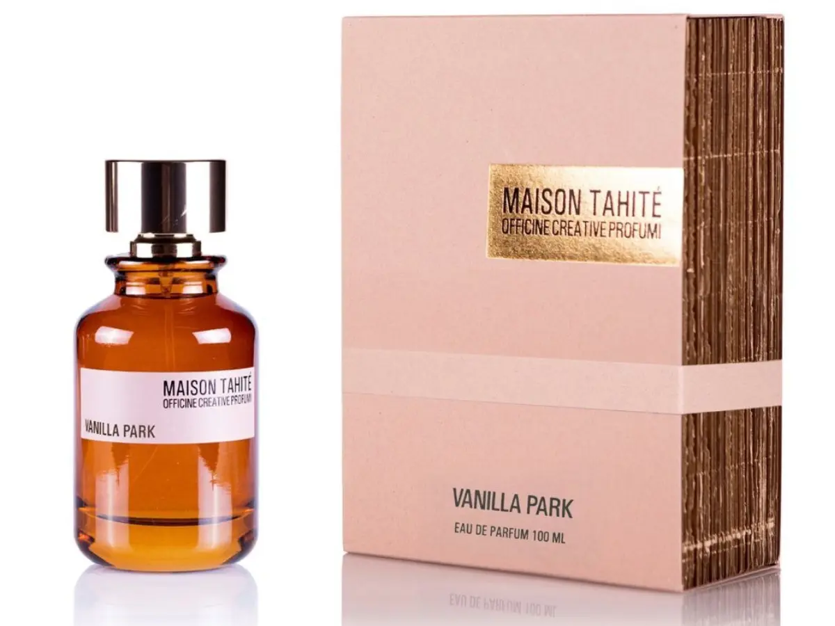 🌈 Vanilla Park de Maison Tahité 7 Vanilla Park de Maison Tahite: Perfume con frasco ámbar y caja rosa claro con detalles dorados, diseño sobrio y sofisticado.
