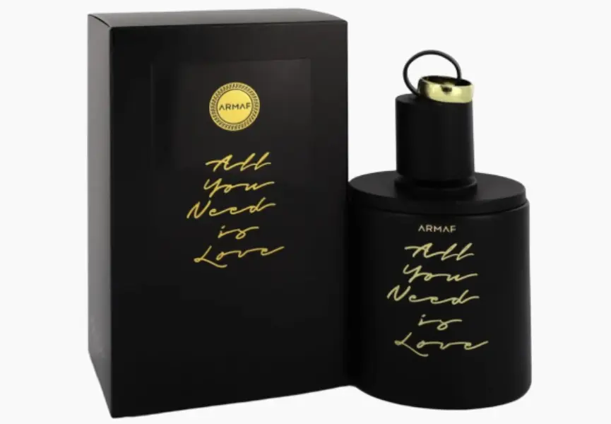 All You Need Is Love Pour Homme 1 armaf all you need is love pour homme: Perfume ARMAF "All You Need is Love" para hombre, presentado en un elegante frasco negro con detalles dorados y una tapa con anillo. El diseño transmite un aire sofisticado y moderno.