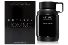 Armaf odyssey homme black edition: Diseño elegante en negro brillante. Frasco cilíndrico con asa rectangular y caja negra con tipografía blanca.
